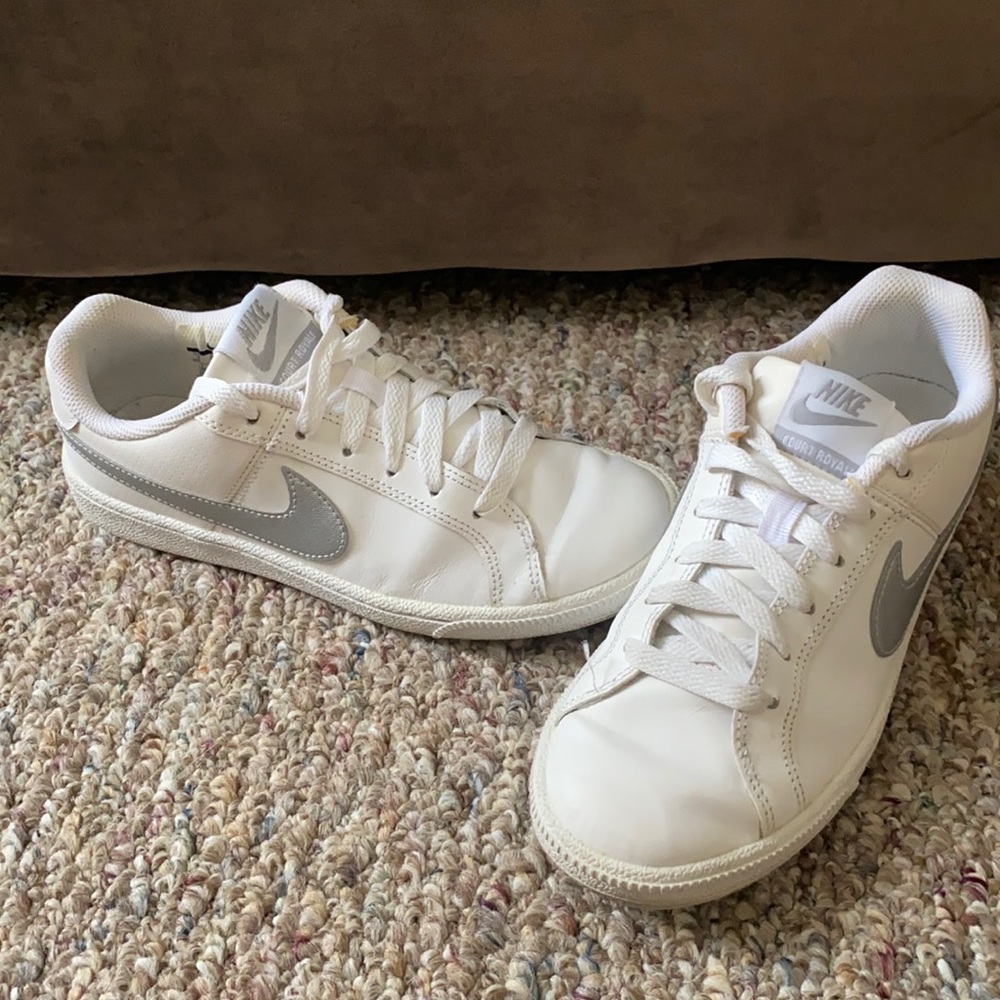 Nike Court Royal
